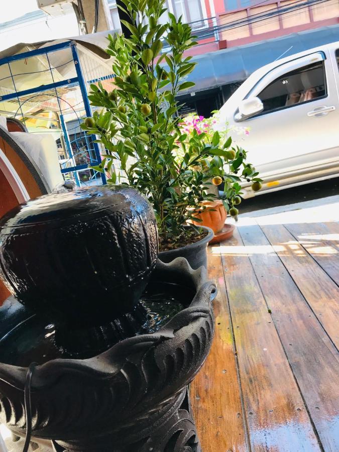 Supalakhouse Hostel เชียงใหม่ ภายนอก รูปภาพ